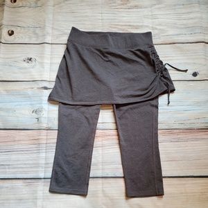 Capri Leggings With Skirt